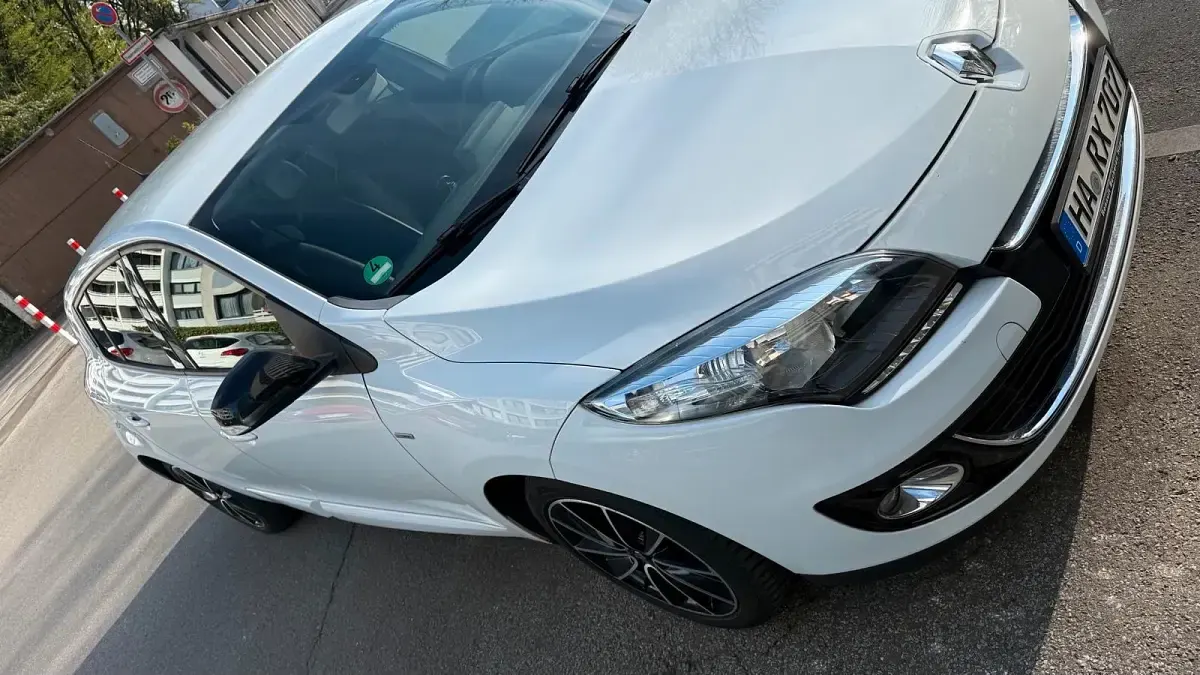 Gebraucht Renault Mégane 130 PS (95 kW) 2013 Weiß Limousine