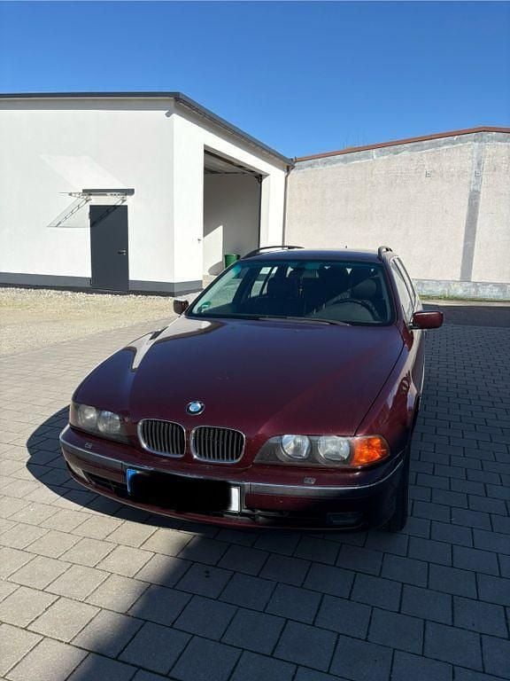 Rot Gebraucht 1997 BMW 523 Kombi | 1.990 € (Etwas zu teuer) - Bild 1/4