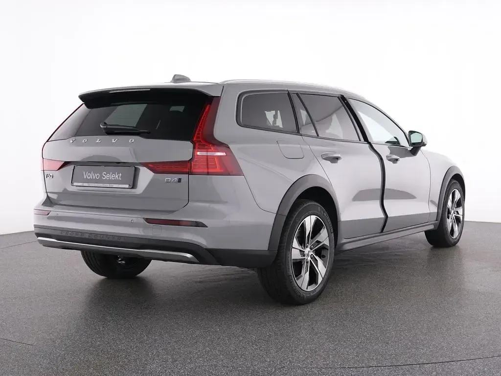 Gebraucht Volvo V60 CC Plus 197 PS (144 kW) 2024 Grau Kombi