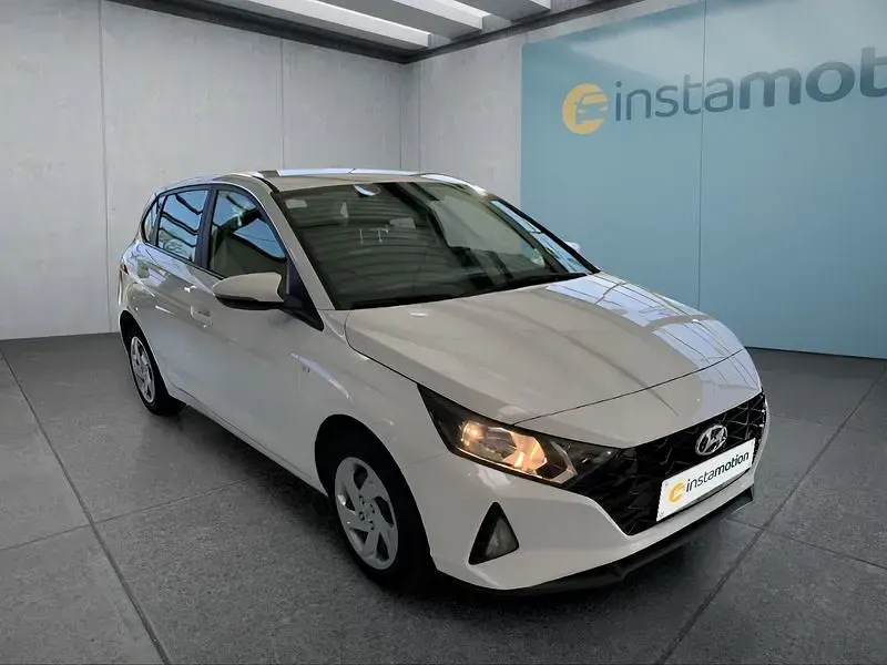 Gebraucht Hyundai i20 101 PS (74 kW) 2023 Weiß Kleinwagen