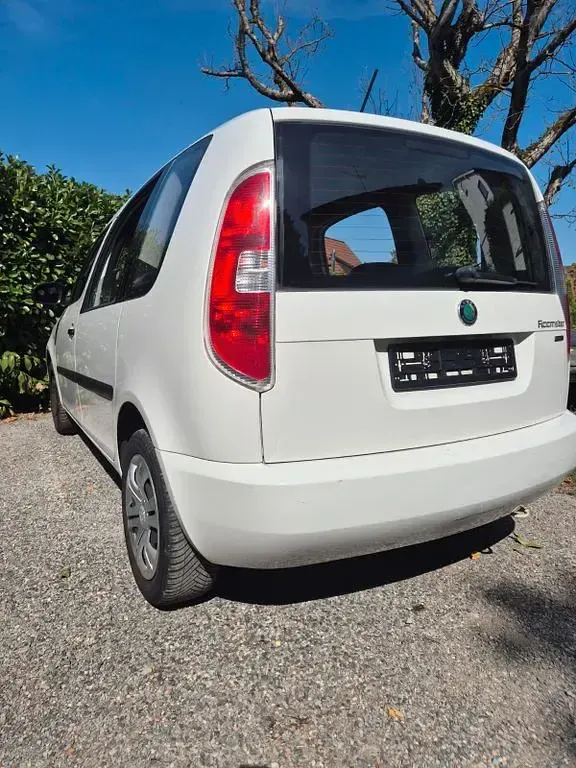 Gebraucht Skoda Roomster Plus Edition 86 PS (63 kW) 2011 Weiß Van / Kleinbus