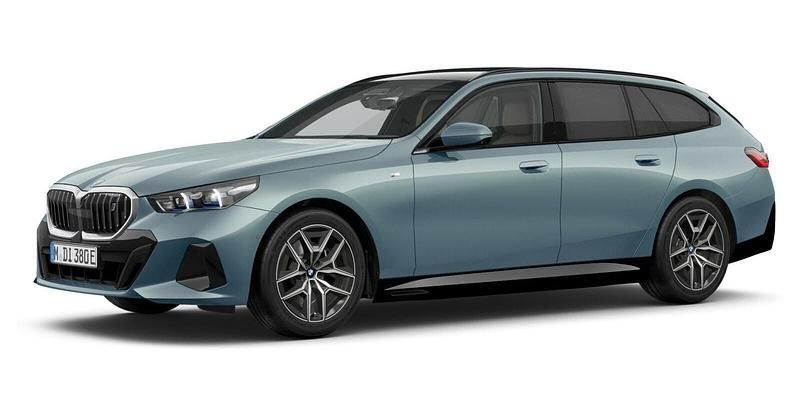 Grün Gebraucht 2024 BMW i5 Comfort Edition Limousine | 61.136 € (Superpreis) - Bild 1/4