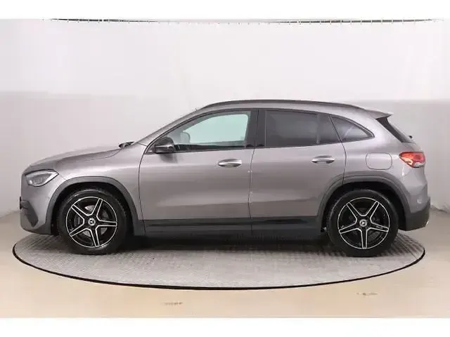 Gebraucht Mercedes GLA200 AMG line 150 PS (110 kW) 2023 Grau SUV
