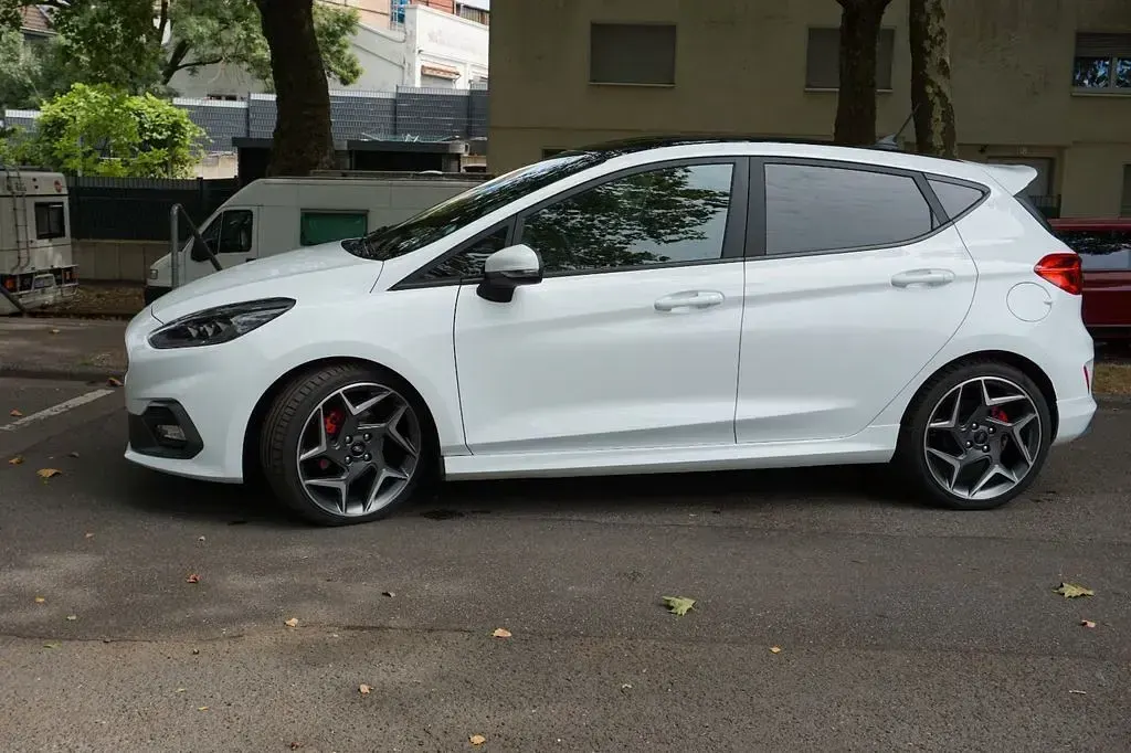 Gebraucht Ford Fiesta ST 200 PS (147 kW) 2019 Weiß Kleinwagen