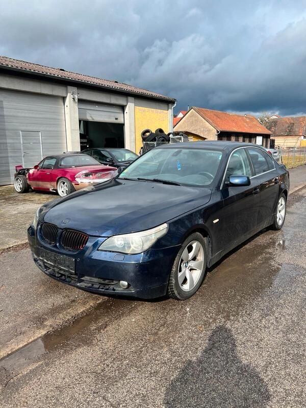 Blau Gebraucht 2003 BMW 525 Limousine | 3.450 € (Guter Preis) - Bild 1/4