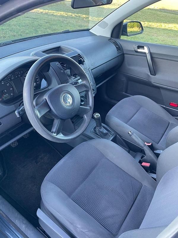 Gebraucht VW Polo Comfortline 54 PS (39 kW) 2006 Grau Limousine