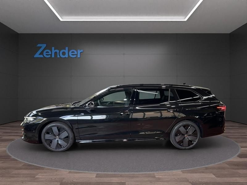 Gebraucht VW Passat R-line 265 PS (194 kW) 2024 Grenadillschwarz metallic Kombi