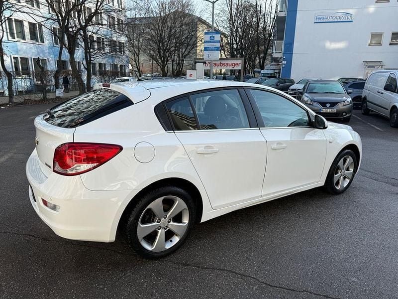 Gebraucht Chevrolet Cruze LTZ 141 PS (103 kW) 2012 Weiß Kleinwagen