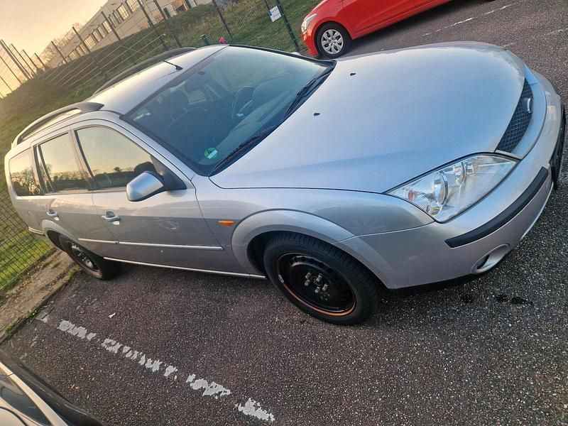 Gebraucht Ford Mondeo 145 PS (106 kW) 2002 Silber Kombi