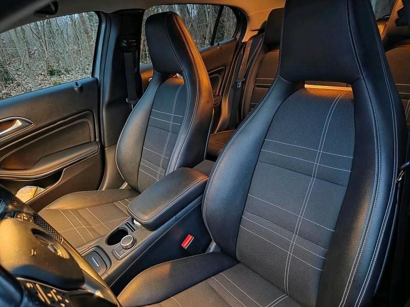 Gebraucht Mercedes GLA180 122 PS (89 kW) 2015 Grau SUV