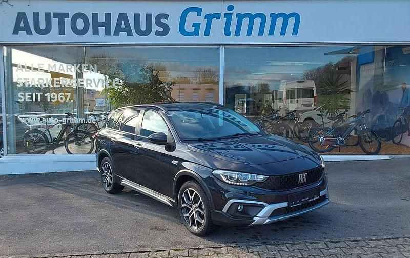 Schwarz (metallic) Gebraucht 2024 Fiat Tipo Cross Kombi | 20.990 € (Fairer Preis) - Bild 1/4