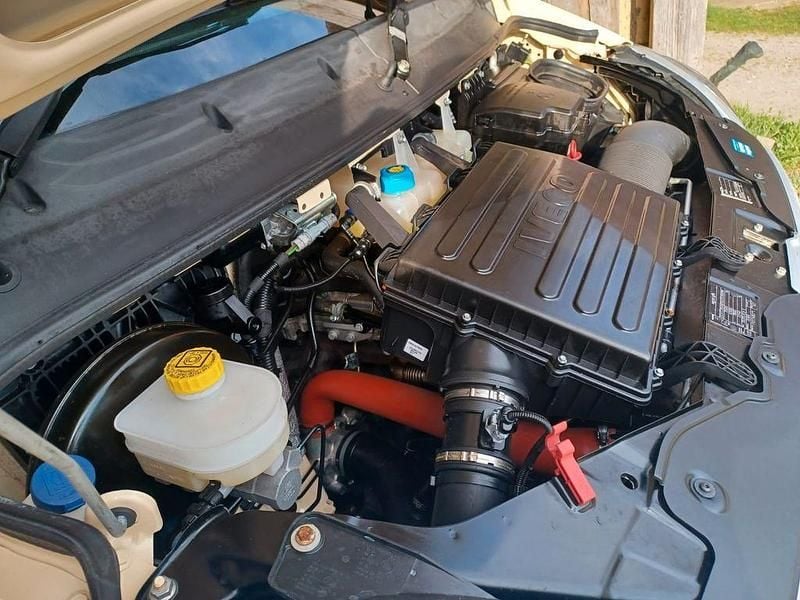 Second-hand Iveco Daily 145 CP (106 kW) 2014 Bej Monovolum