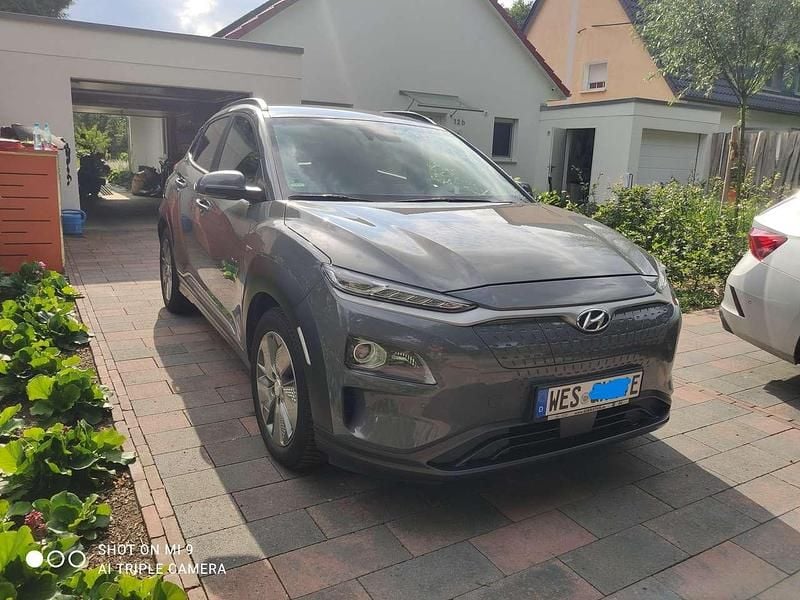 Grau Gebraucht 2019 Hyundai Kona Premium SUV | 18.300 € (Fairer Preis) - Bild 1/4