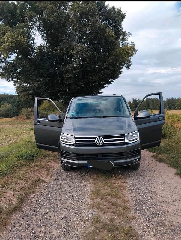 Grau Gebraucht 2016 VW Caravelle Van / Kleinbus | 27.500 € (Teuer) - Bild 1/4