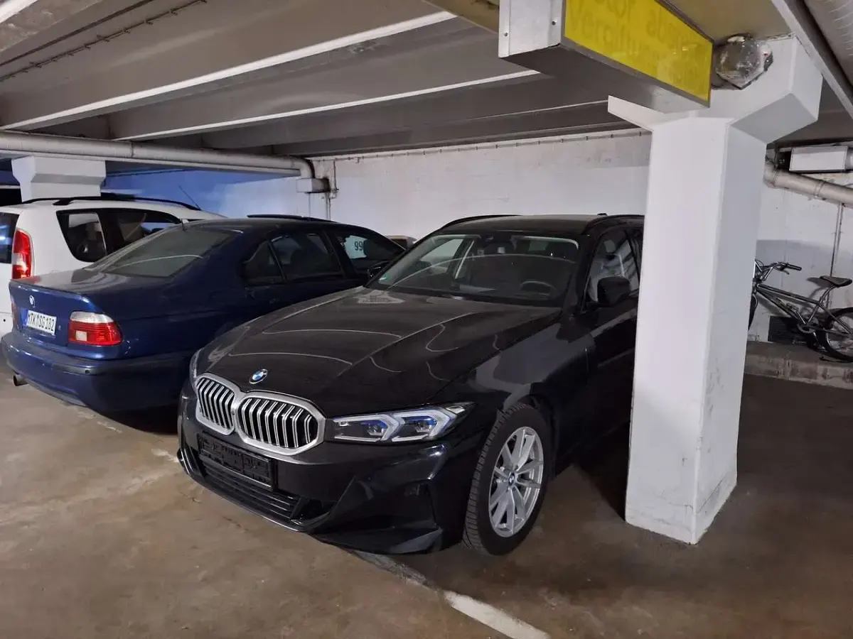 Gebraucht BMW 318 156 PS (114 kW) 2024 Black sapphire metallic Kombi