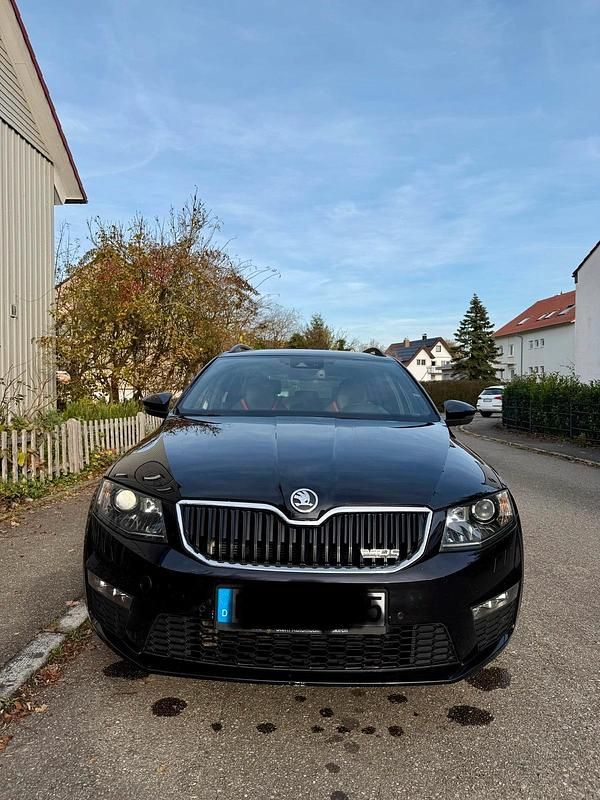 Schwarz Gebraucht 2014 Skoda Octavia vRS Kombi | 11.950 € (Fairer Preis) - Bild 1/4