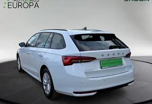 Usado Skoda Octavia Selection 150 CV (110 kW) 2025 Blanco Familiar