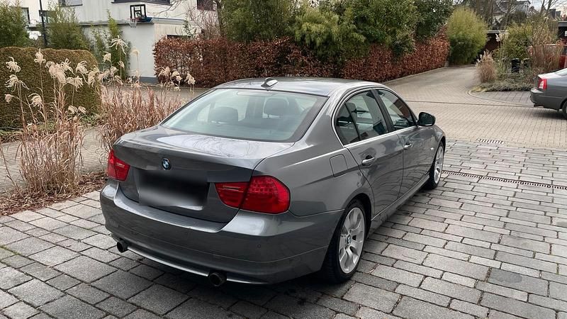 Gebraucht BMW 335 303 PS (222 kW) 2009 Grau Limousine