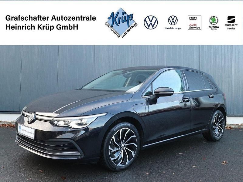 Schwarz Gebraucht 2022 VW Golf VIII Style Limousine | 24.450 € (Etwas zu teuer) - Bild 1/3