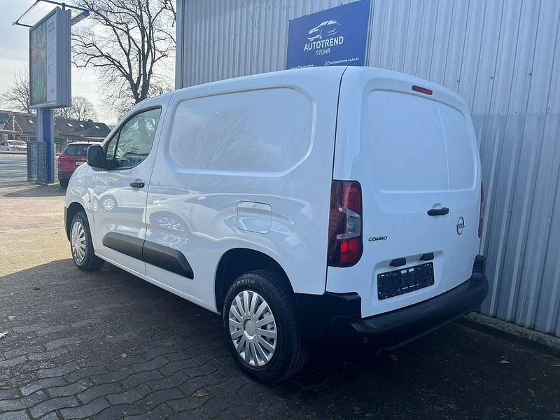 Gebraucht Opel Combo Edition 110 PS (80 kW) 2022 Weiß Van / Kleinbus