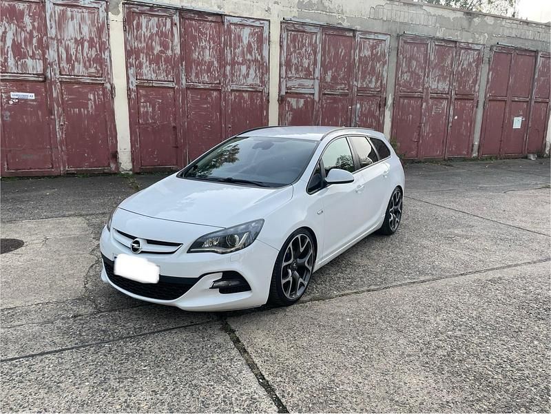 Gebraucht Opel Astra OPC 194 PS (142 kW) 2014 Weiß Kombi