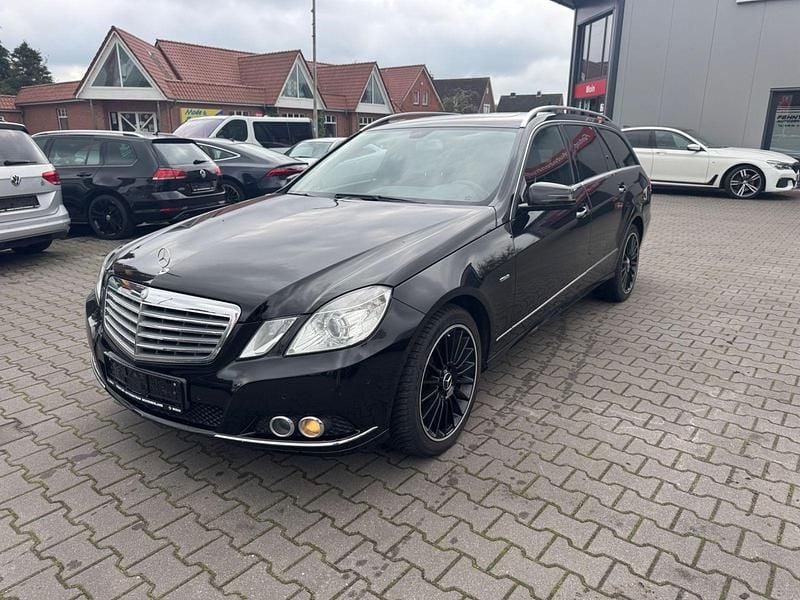 Gebraucht Mercedes E200 184 PS (135 kW) 2011 Schwarz Kombi