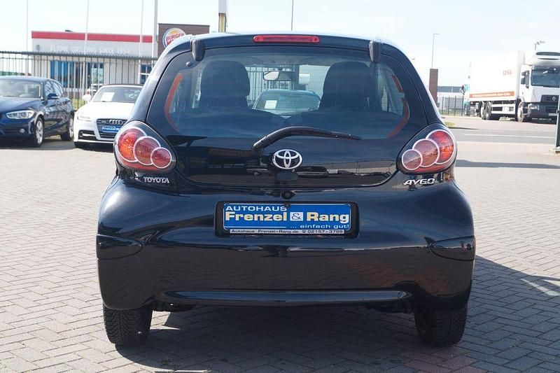 Gebraucht Toyota Aygo 68 PS (50 kW) 2012 Schwarz Kleinwagen