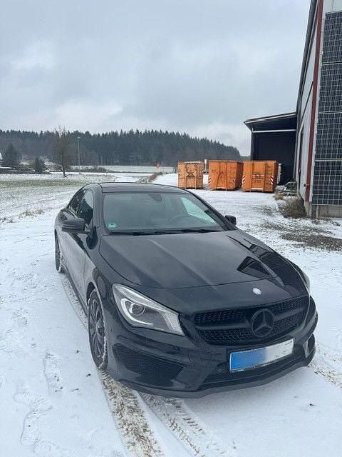 Schwarz Gebraucht 2016 Mercedes CLA200 AMG line Coupé | 16.490 € (Guter Preis) - Bild 1/4