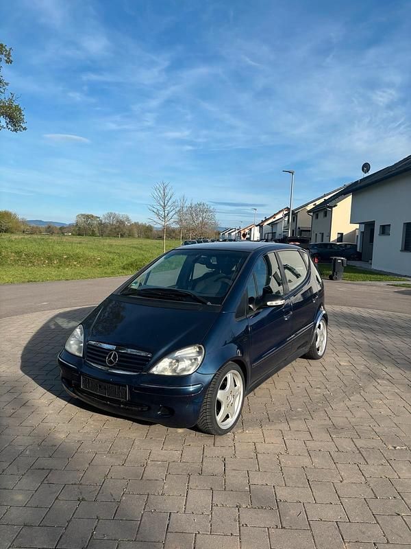Gebraucht Mercedes A190 125 PS (91 kW) 2002 Blau Kleinwagen