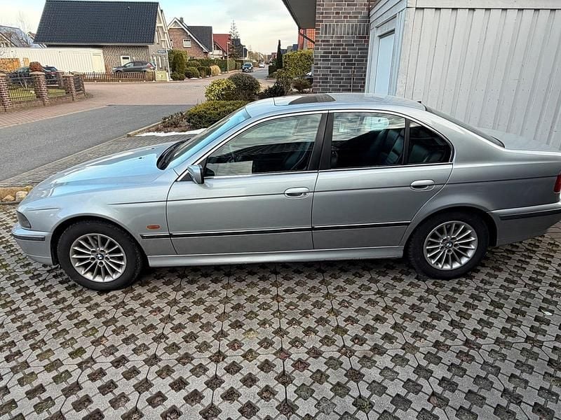 Gebraucht BMW 525 143 PS (105 kW) 1998 Silber Limousine