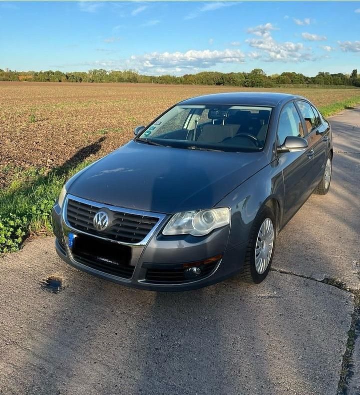 Grau Gebraucht 2008 VW Passat Limousine | 2.100 € (Superpreis) - Bild 1/4