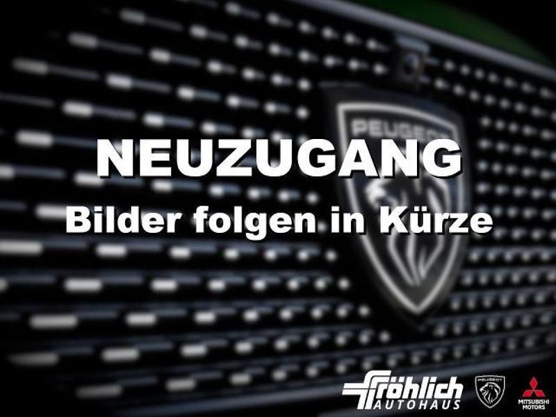 Weiß Gebraucht 2022 Peugeot e-208 GT Kleinwagen | 17.690 € (Fairer Preis) - Bild 1/2