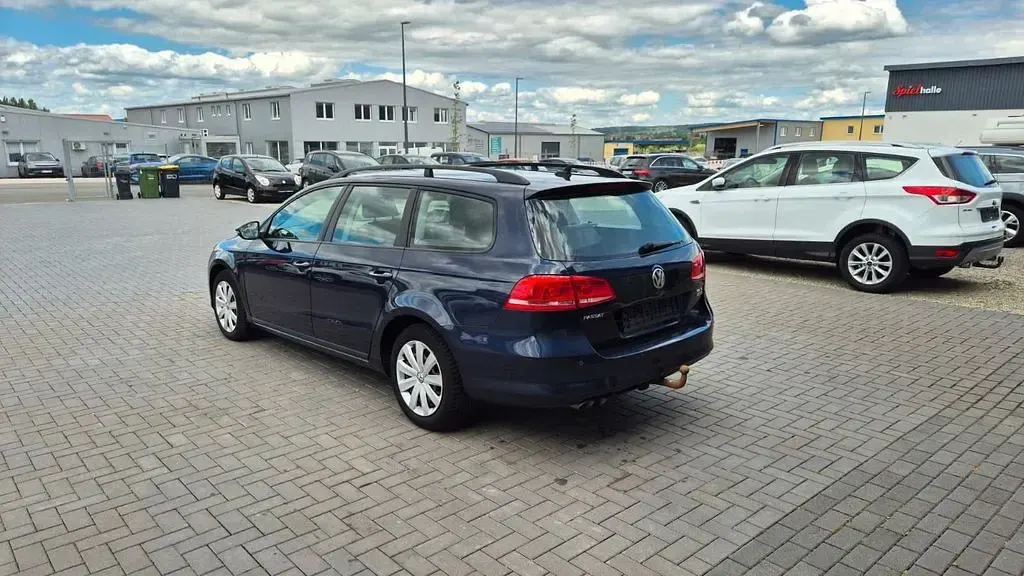 Gebraucht VW Passat Trendline 140 PS (102 kW) 2011 Blau Kombi