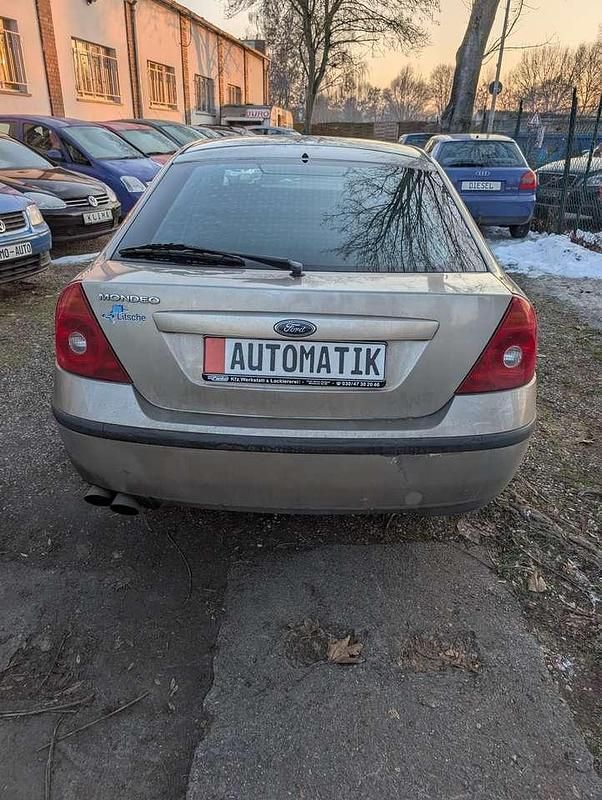 Gebraucht Ford Mondeo Ghia 145 PS (106 kW) 2002 Beige Limousine