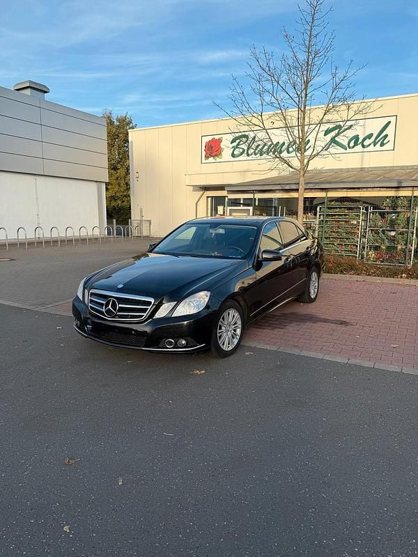 Gebraucht Mercedes E220 170 PS (125 kW) 2010 Schwarz Limousine
