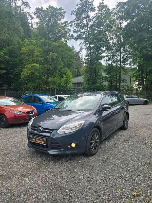 Andere außenfarben Gebraucht 2014 Ford Focus SYNC Edition Kombi | 4.499 € (Guter Preis) - Bild 1/4