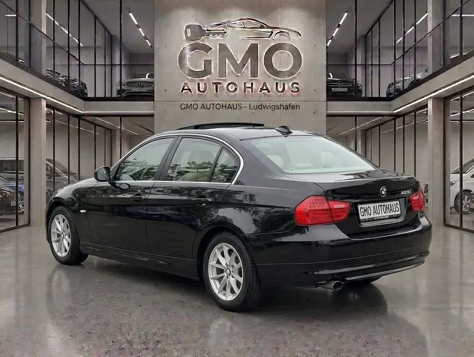 Gebraucht BMW 325 Sport Line 218 PS (160 kW) 2011 Schwarz Limousine