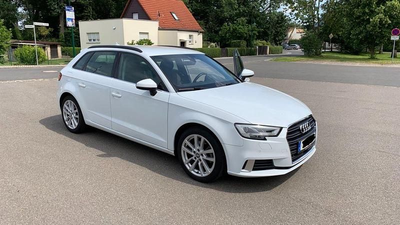 Weiß Gebraucht 2017 Audi A3 Sport Limousine | 17.900 € (Fairer Preis) - Bild 1/4
