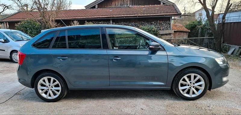 Gebraucht Skoda Rapid 90 PS (66 kW) 2017 Grau Kleinwagen