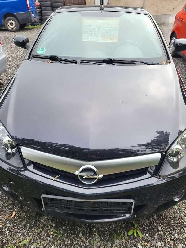 Gebraucht Opel Tigra Sport 90 PS (66 kW) 2005 Saphirschwarz mi2 Cabrio