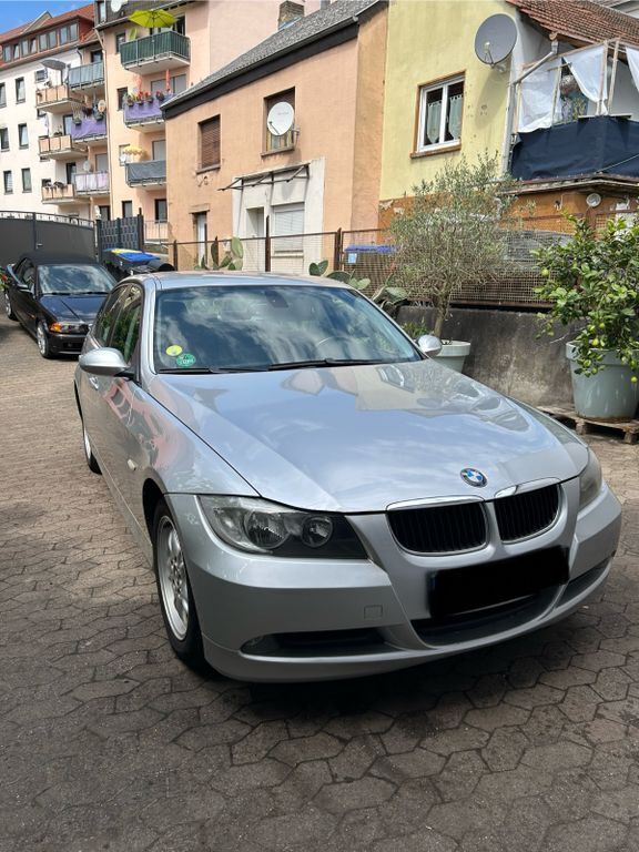 Silber Gebraucht 2006 BMW 318 Limousine | 2.650 € (Guter Preis) - Bild 1/4
