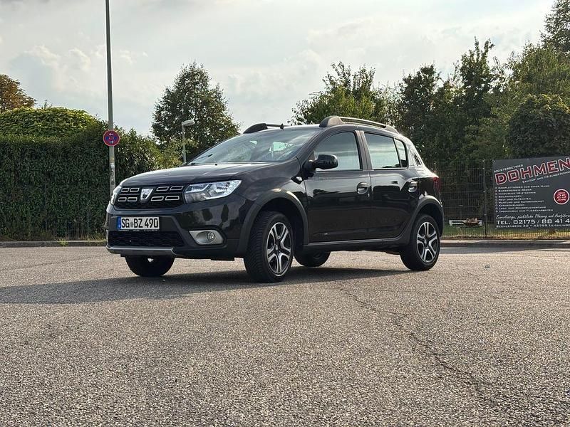 Schwarz Gebraucht 2020 Dacia Sandero Comfort Limousine | 11.200 € (Fairer Preis) - Bild 1/4