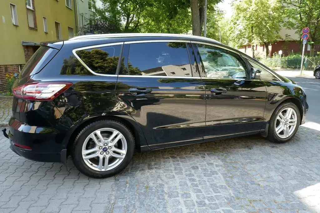 Gebraucht Ford S-MAX Titanium 190 PS (139 kW) 2020 Schwarz Van / Kleinbus