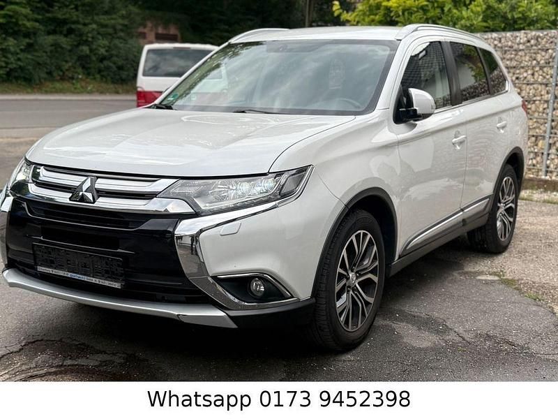 Weiß Gebraucht 2016 Mitsubishi Outlander Diamant Edition SUV | 9.800 € (Fairer Preis) - Bild 1/4