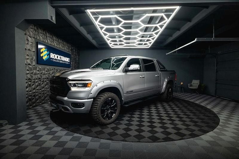 Grau Gebraucht 2020 Dodge Ram Abholung | 46.990 € (Guter Preis) - Bild 1/4