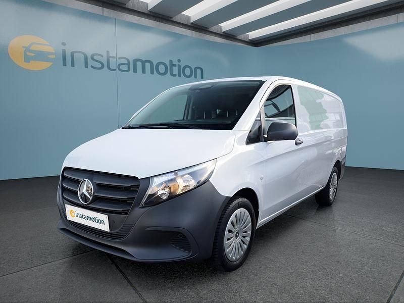 Weiß Gebraucht 2024 Mercedes Vito Van / Kleinbus | 37.599 € (Teuer) - Bild 1/4
