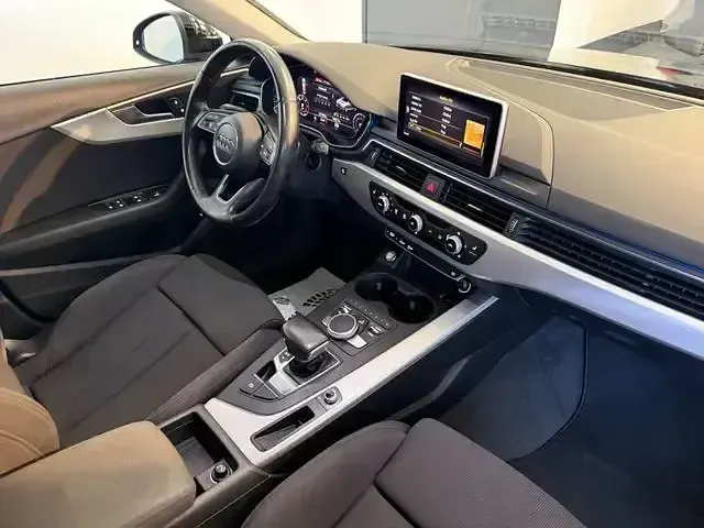 Gebraucht Audi A4 Sport 190 PS (139 kW) 2016 Schwarz Kombi