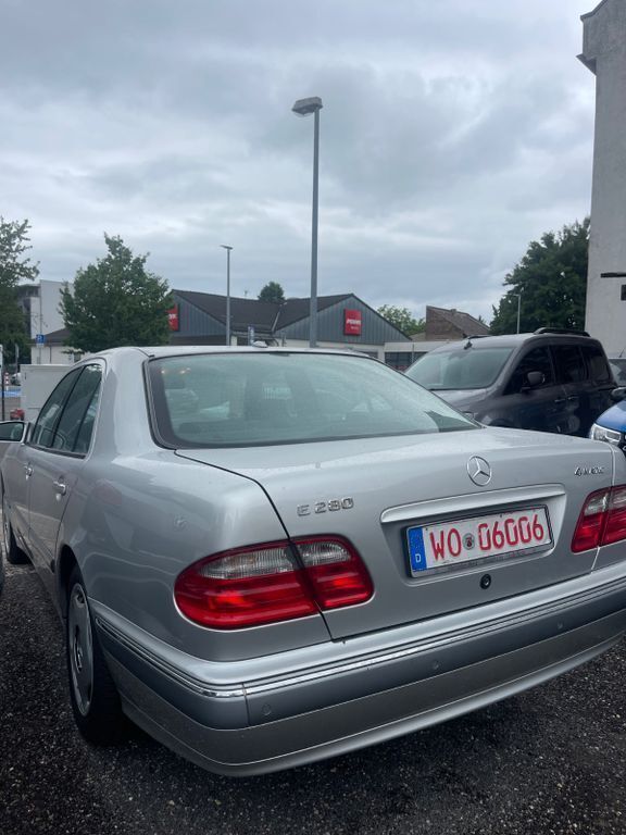 Gebraucht Mercedes E280 Elegance 204 PS (150 kW) 2000 Silber Limousine