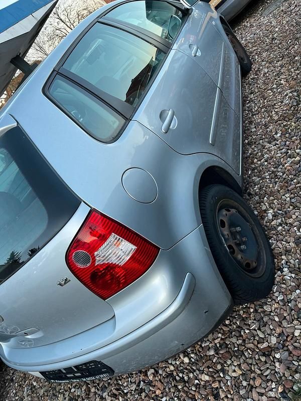 Gebraucht VW Polo 64 PS (47 kW) 2003 Silber Kleinwagen