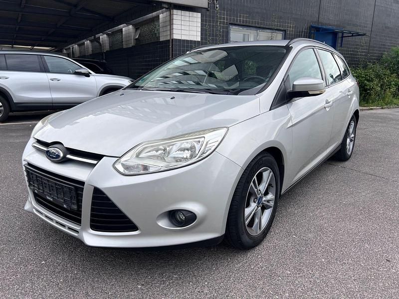 Silber Gebraucht 2014 Ford Focus Kombi | 3.999 € (Guter Preis) - Bild 1/4